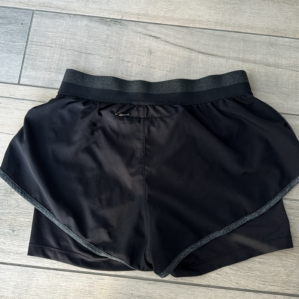 Oysho Workout Shorts View 5